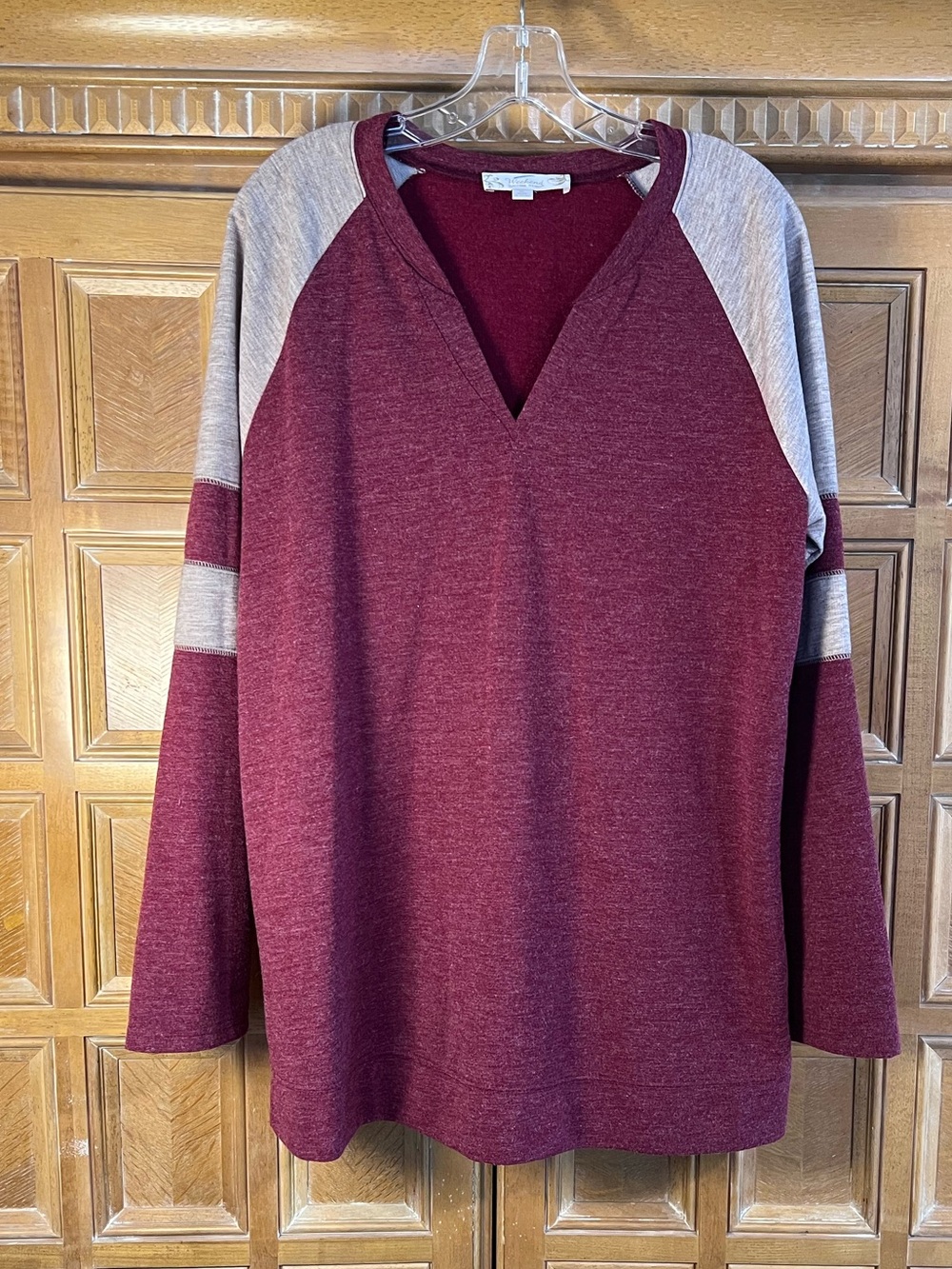 Weekend Suzanne Betro Burgundy Colorblock V-Neck Sweatshirt Top Women’s XL